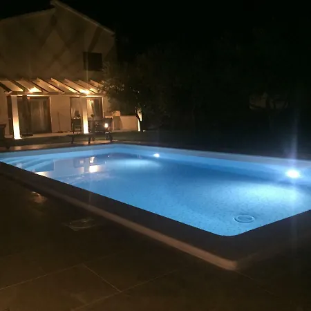 Pool Premium Apartment Vrsar Exterior photo