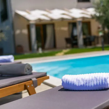 Pool Premium Apartment Vrsar Exterior photo