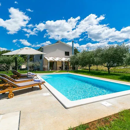 Pool Premium Apartment Vrsar Exterior photo